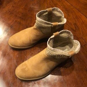 Timberland booties tan